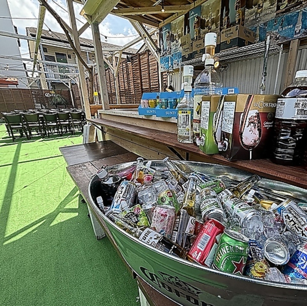 生ビールやハイボール、酎ハイやソフトドリンクも全てセルフドリンク制◎冷えたグラスに注いで乾杯♪