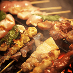 焼き鳥にはすべて【岩手産みちのく鶏】を使用。厳選された若鶏・ひな鶏を串うちして焼き上げています