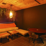 結婚式二次会、パーティー、会社の貸切宴会など、幅広いシーンでご利用いただけるダイニングバーです