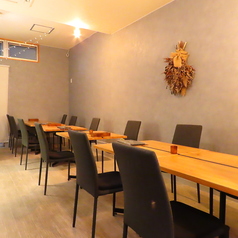 テーブルからカウンターまですべての席を貸し切れます。結婚式二次会や会社宴会・イベントなどにオススメです◎