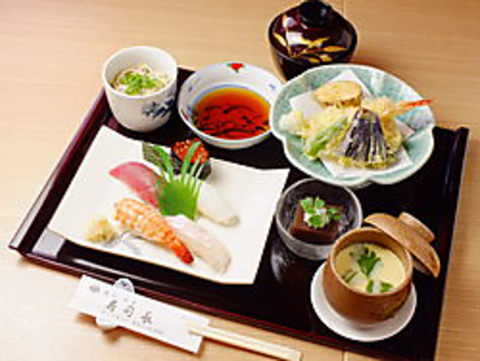 ���i���B ���i��