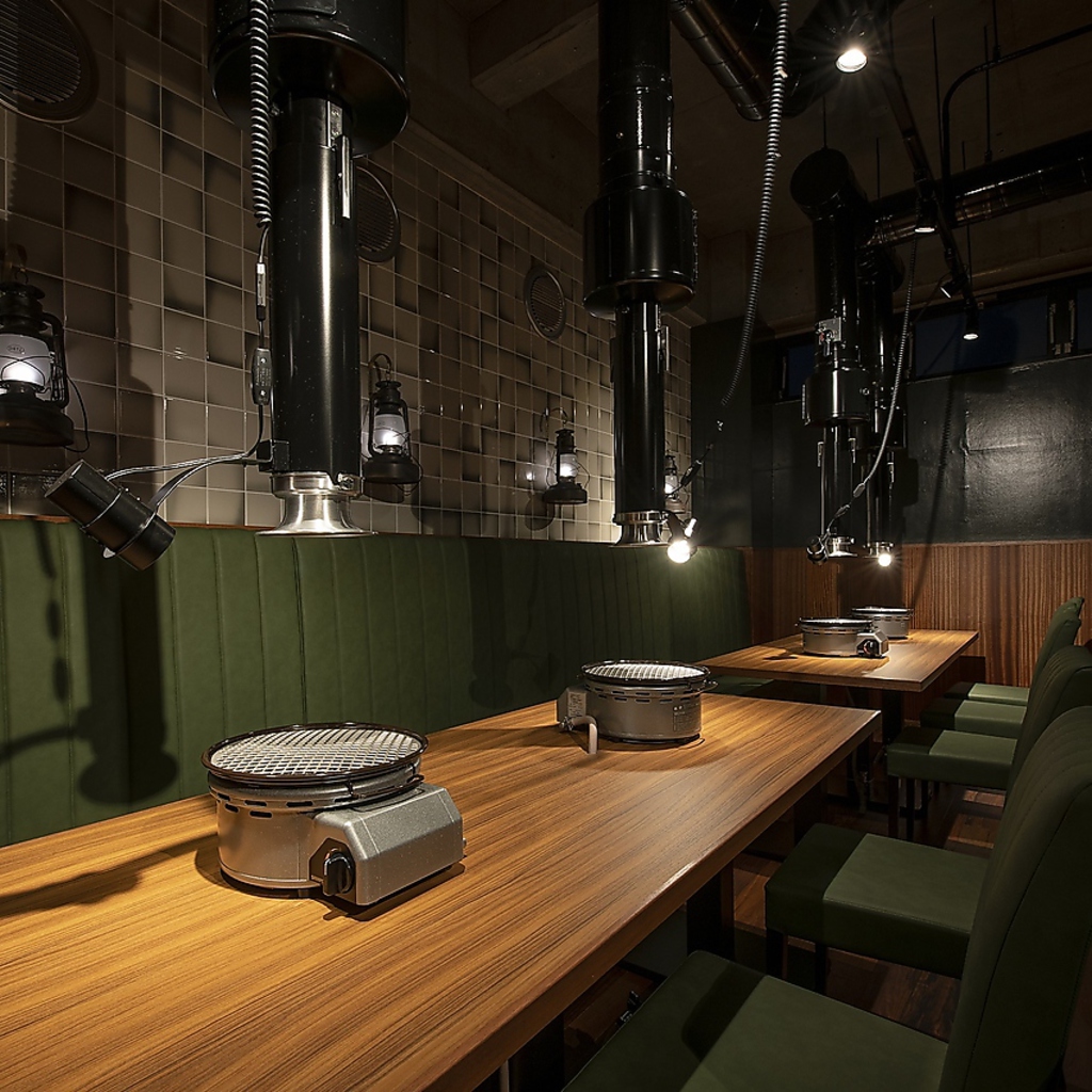 接待や会食、会社宴会にもご利用いただけるテーブル席をご用意。お気軽にお問合せ下さい。