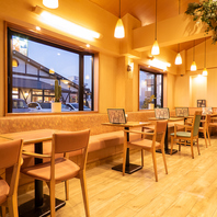 高い天井が開放感たっぷり！お客様にやすらぎをご提供◎