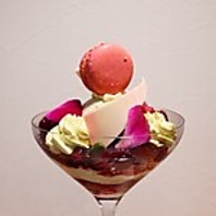 旋律～ピスタチオとチェリーのパフェ～