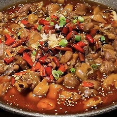 ホルモンと鶏肉の山椒油かけ