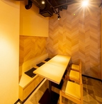 清潔で落ち着いた店内。最寄り駅から徒歩圏内ですので、仕事帰りに同僚とのチョイ飲みも最適です。 