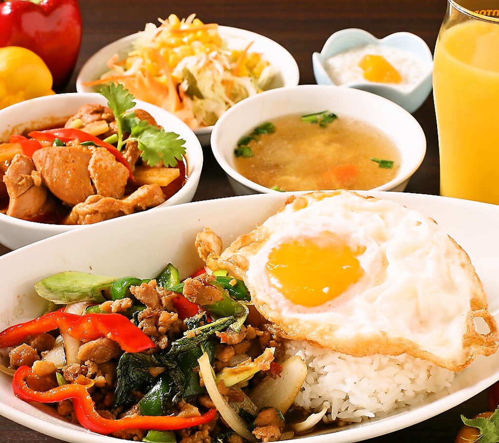 お得なランチは毎日５時まで！　ご飯やスープお替りＯＫ！