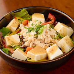 ほぐし鶏と豆腐のごまドレサラダ