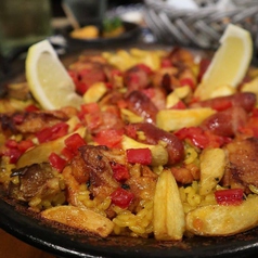 チキンとチョリソとキノコのパエリア　【Arroz con pollo】