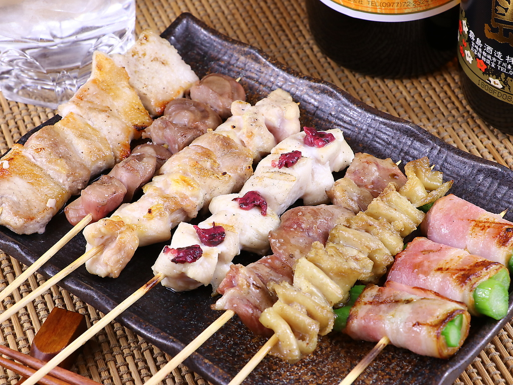 約80種の料理が楽しめる120分の食べ飲み放題はお子様料金もあり。宴会やご家族でのお食事にもぜひ！