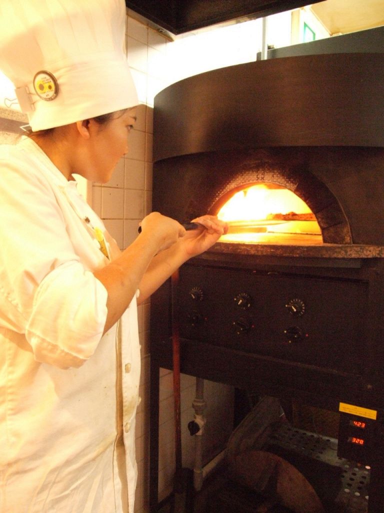 アツアツ！自慢の釜焼きピッツァ☆本場イタリアの味を是非味わってみて♪