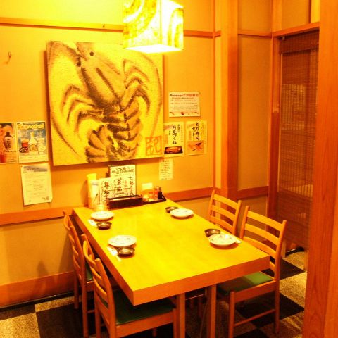 4名様半個室を完備♪圧迫感もなく周りも気にならない半個室☆