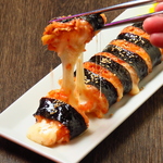 のびーるキムチチーズキンパ！当店の1番人気メニューです。温かいうちにお召し上がりください！