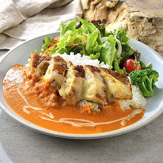 とろけるモッツァレラとローストチキンの贅沢バターカレー