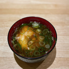 〆の玉赤(ギョクアカ) 玉子の赤だし