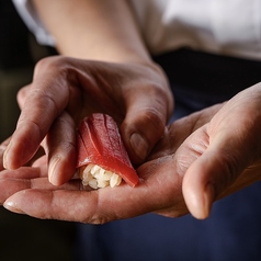 ”職人が握る絶品にぎり鮨”こだわり抜いた厳選素材。