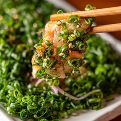 地鶏むねみたたき ＜日向夏ポン酢/マルタニ生姜醤油＞