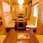 大人数もOK！扉を開放することで30名様程度のご宴会も可能です。