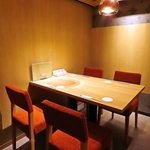 様々なサイズの個室も充実。友達とも、大切な人のおもてなしにも。