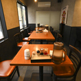 【2階2名テーブル席1個】ゆっくりお食事したい方に向けて、2階2名テーブル席1個をご用意しております◎お友達とお話ししながら、当店の本格中華料理とお酒をお楽しみください♪