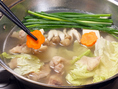 全て県産の新鮮な野菜は、白菜/しめじ/にんじん/豆腐をご用意しております。鶏しゃぶ等と合わせてお愉しみ下さい。