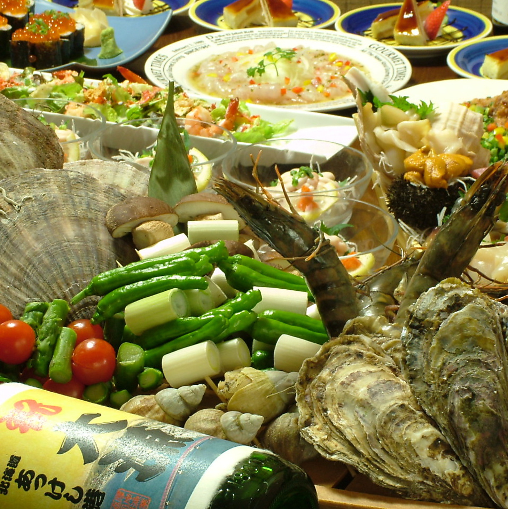 新鮮な海鮮を取り揃えた満腹海鮮浜焼きコースは4500円⇒4000円！90分飲み放題付！