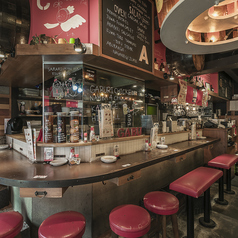 おひとり様にも居心地のいいカウンター席。カップルや少人数の飲み会にも人気のお席で雰囲気が良いと好評です♪