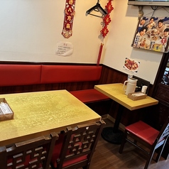 広々とした店内には、様々な人数にご対応可能なテーブル席とお一人様でもご利用いただけるカウンター席を全42席ご用意しております！用途に合わせてお好みの店内レイアウトに変更が可能◎会社の打ち上げや歓迎会、送別会など団体様のご宴会も大歓迎です。各種ご宴会に向けたお得なコースも各種ご用意いただきます♪