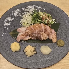国産鶏のたたきの藁焼き