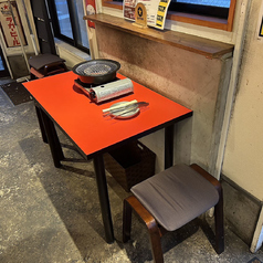 【宴会席～14名様】最大14名様までご利用可能な宴会席をご用意しています。焼肉を楽しみながら、友人や同僚との特別な時間をお過ごしください。