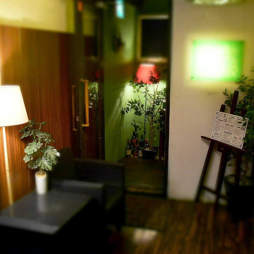 地下の隠れ家的空間。時間が経つのも忘れてしまう。