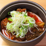 人気メニューの牛すじ煮込み