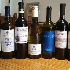 お酒好き必見！種類豊富なウイスキーや焼酎が勢ぞろい