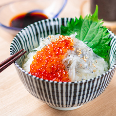 生しらすといくらの小丼