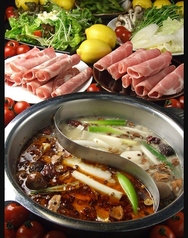 羊肉料理専門店の薬膳火鍋