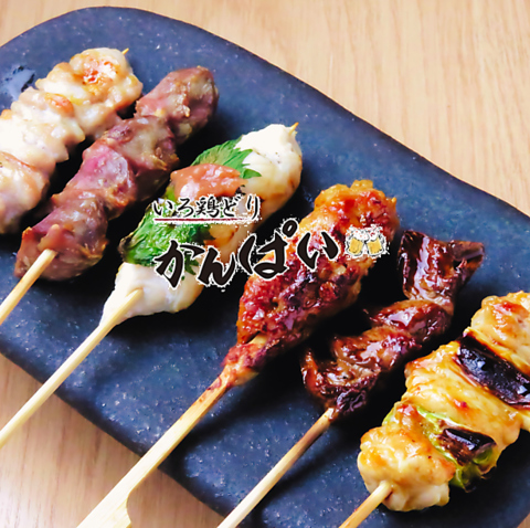 鮮魚の刺身や国産どりの炭焼き、但馬どりの鳥刺しなど多彩なこだわり料理が揃う居酒屋
