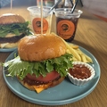 料理メニュー写真&nbsp;テリヤキバーガー/サルサバーガー(ドリンク付き)