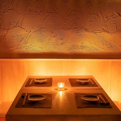 2名様～ご利用いただける半個室のお席(6名様以上で個室としてご利用頂けます。)