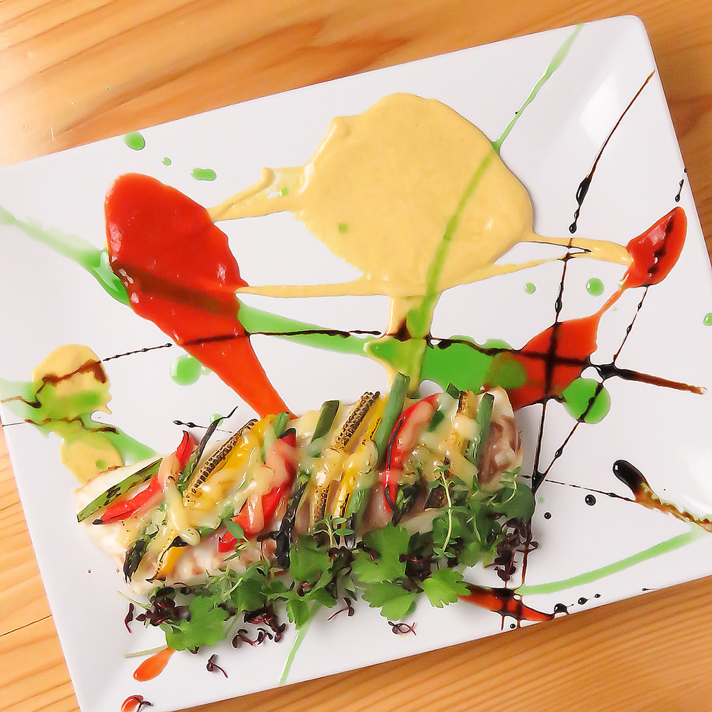 【美味しさは見た目から…】食材の魅力を十分に引き出す味付け・盛り付けで、見た目にも楽しませる。