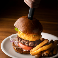 ランチにはハンバーガーなどカジュアルにお気軽に！