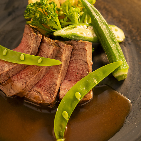 石垣牛を食べ尽くす、創作フレンチ！豊富なワインとの至極のマリアージュ♪