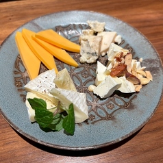 チーズ4種盛り &nbsp;&nbsp;&nbsp;&nbsp;&nbsp;&nbsp;&nbsp;&nbsp;&nbsp;&nbsp;&nbsp;&nbsp;&nbsp;&nbsp;&nbsp;&nbsp;&nbsp;&nbsp;&nbsp;