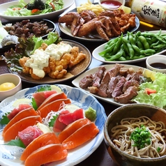 お刺身や宮崎名物チキン南蛮など、居酒屋顔負けのお食事をご用意しております♪の写真