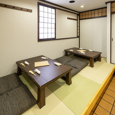 仕事帰りにふらっと立ち寄れるカジュアルな雰囲気。軽く一杯飲みながら、心地よい食事を楽しむことができます。さくっと飲んで、リフレッシュしながら、日々の疲れを癒すひとときをお過ごしください。