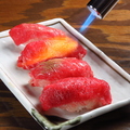 料理メニュー写真 十勝彩美牛炙り肉寿司〈4貫〉