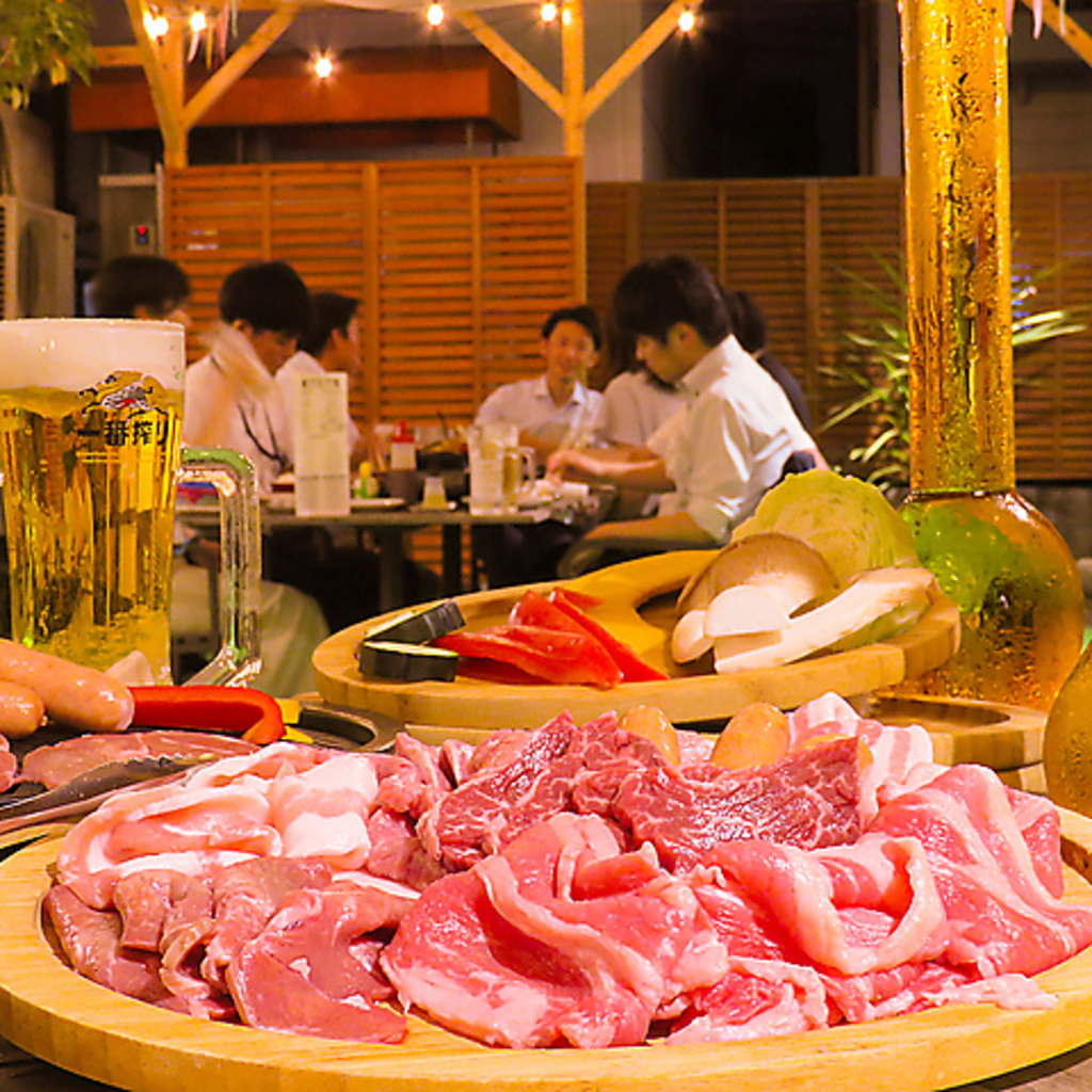 「BBQ＋アラカルト90分食べ放題コース」は豚肩ロースや牛カルビなど、お肉の贅沢部位が食べ放題☆