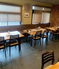 テーブル席