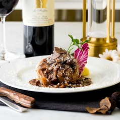 トリュフハンバーグ　黒トリュフ添え