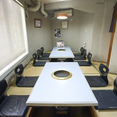 12名様までくつろいでいただける個室。(10~12名様まで。)