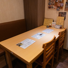 少人数でもご利用いただけるテーブル席もご用意あります♪